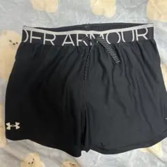 UNDER ARMOUR ブラック ハーフパンツ YLG