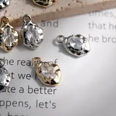 高品質ジルコニアデザインチャーム　1個175円