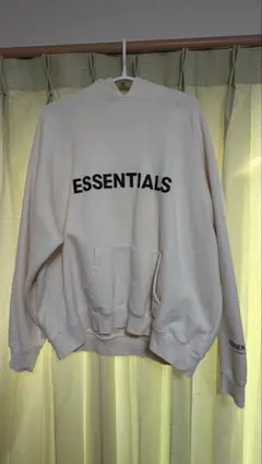 ESSENTIALS フード付きパーカー クリーム