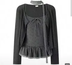 タイ付きドット柄フリルキャミソールxカーディガンアンサンブル