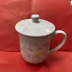 蓋付きグレーとピンクの桜花柄マグカップ