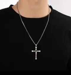 シルバーカラー クロスネックレス（十字架）チェーン付き