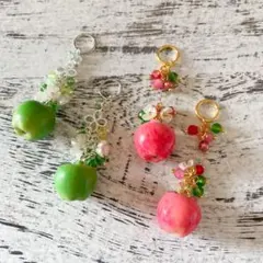 【418】ハンドメイド　オリジナルチャーム　コネクター　アップル