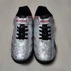 【新品未使用】サッカーシューズ　フットサルシューズ シルバー・レッド　23.0