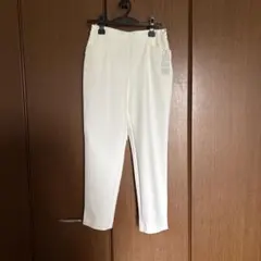 ピーツーストレッチスリムパンツ 新品　タグ付き　ホワイトのサムネイル