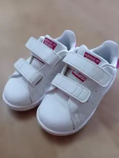 adidas Stan Smith キッズスニーカー