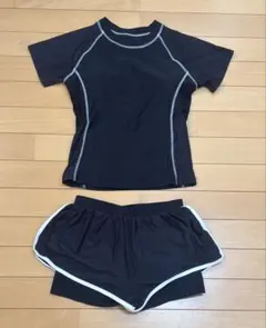 ブラック ラッシュガードとショートパンツセット