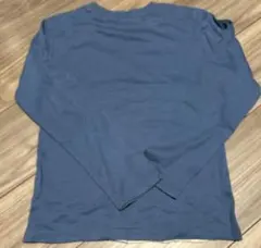 青の長袖カットソー