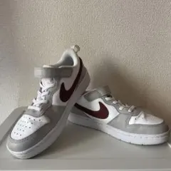 スニーカー Nike ホワイト　21.5㎝