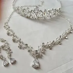 3点セット イヤリング ティアラ ネックレス 冠 ブライダル パーティー