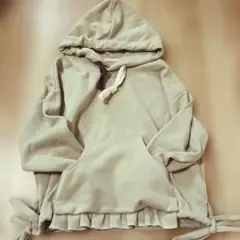 ベージュ　フード付き　フリルパーカー