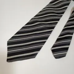 【中古品】 古着 ストライプデザイン ネクタイ 黒 白 ボーダー
