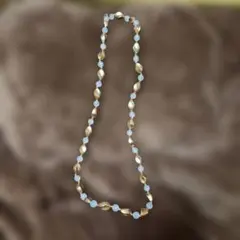 【新品未使用】ゴールドとガラス調のネックレス　コスチュームジュエリー