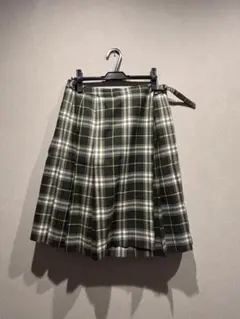 バーバリー チェック柄プリーツスカート（黒・白・緑）