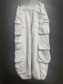 ESSENTIAL グレー ジョガーパンツ