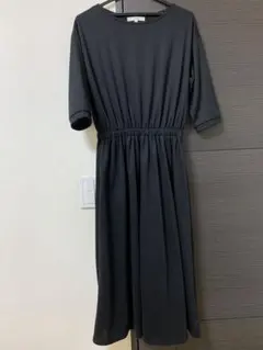 pink adobe シンプル黒ワンピースのサムネイル