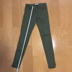 オリーブ、カーキ スキニーパンツ ウエスト66cm