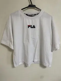 FILA クロップド丈 半袖Tシャツ ホワイト ロゴ刺繍のサムネイル