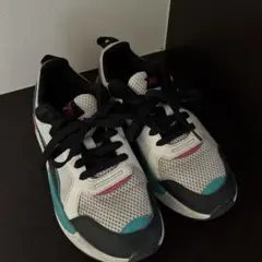 PUMA スニーカー マルチカラーのサムネイル