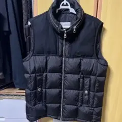 MONCLER ブラック ダウンベスト