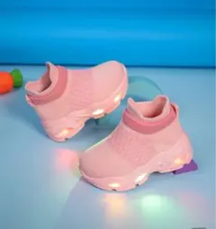 LEDライト付きピンクスニーカー