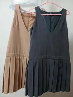 Vネックノースリーブ ワンピース色違い2着セット(ベージュ、グレー)