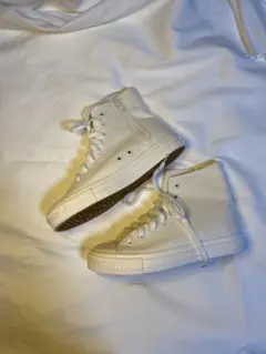 ホワイトハイカットスニーカー ジッパー付き