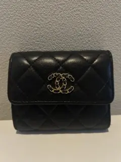 CHANELシャネル ディズヌフ　マトラッセ　ブラック　コンパクトウォレット