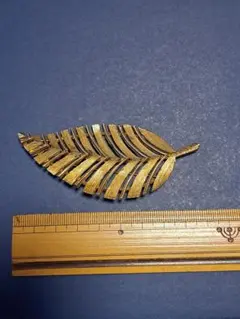 ゴールド葉っぱブローチ