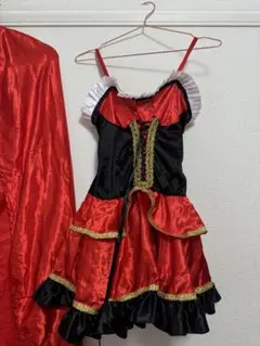 赤と黒の姫系コスプレ衣装とケープ