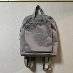 美品★キプリング★グレー リュック