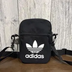 adidas アディダス　ミニショルダーバッグ　ブラック