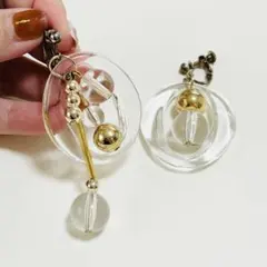イヤリング　大ぶり　クリアプラスチック ゴールドボール フープイヤリング　ピアス