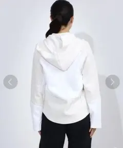 プーマ　フーテッドジャケット　オフホワイト　パーカー　PUMA