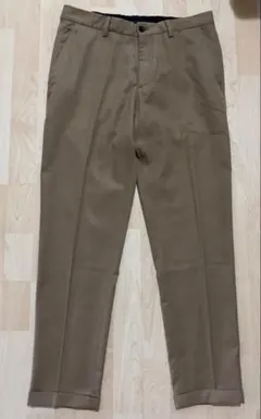 ZARA ベージュ　スラックス