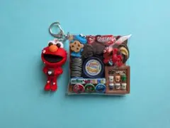 ガチャ詰め風ポーチ　キャンディーバッグキーホルダーお菓子好きな赤と青のモンスター