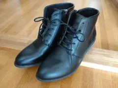 黒いレースアップブーツ サイドファスナー付き