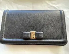 フェラガモ ヴァラリボンチェーンウォレット　ブラック