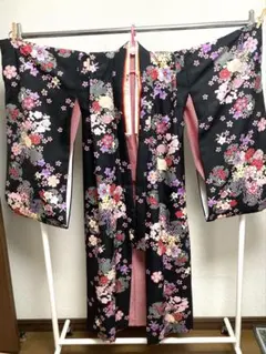 伝統的な黒色花柄着物　七五三7歳女児着物＆長襦袢半衿付き花柄　小花古典レトロ風