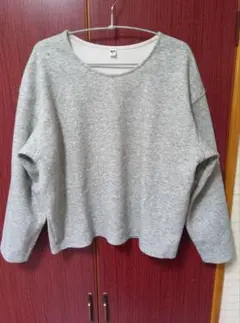 UNIQLO　 長袖Tシャツ　グレーMサイズ