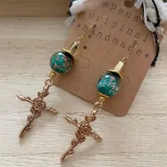 蓄光ランプワークビーズ＋薔薇クロスチャーム☆イヤリングorピアス