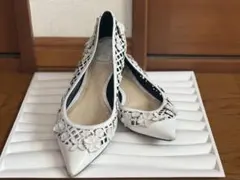 DIOR ホワイトフラワー装飾　フラットシューズ　春　夏のサムネイル
