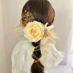 アイボリーのラナンキュラスの髪飾り　金箔水引付き　卒業式　袴　結婚式