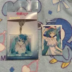初音ミク　マリンリゾート　アクリルキーホルダー　アート缶バッジ