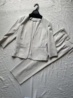 NATURAL BEAUTY BASIC ベージュノーカラーパンツスーツ上下春夏