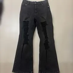 リメイクデザイン ダメージデニムパンツ　ジーンズ　レディース　フレア　ブラックのサムネイル
