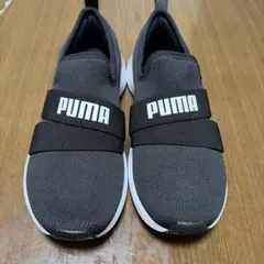 PUMA ブラック スリッポンスニーカー