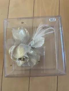 ゴールド花モチーフブローチ コサージュ　卒業式、入学式に