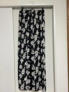 9/25まで　 花柄ワイドパンツ 黒