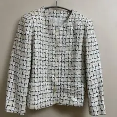 ホワイト ツイード ノーカラージャケット　レトロ　肩パット　上品　フリーサイズ